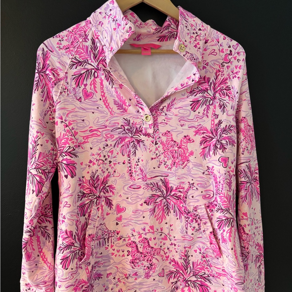 Lilly Pulitzer Valentine’s print Pullover with front pockets